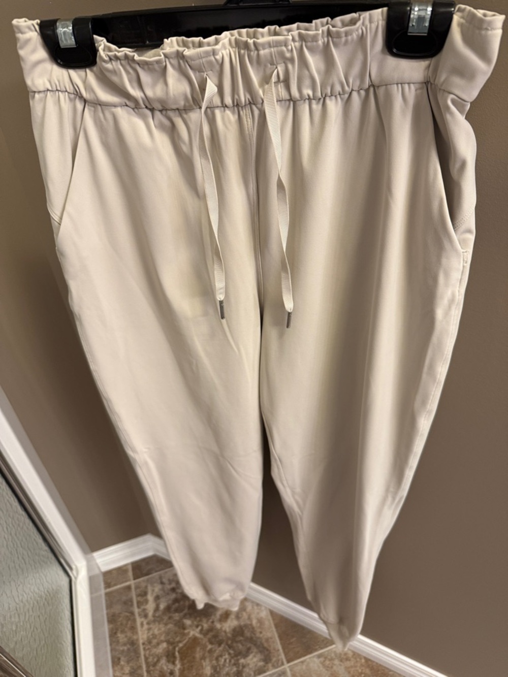 Lululemon Stretch Jogger - Bone - Sz 6 Olympic Edition